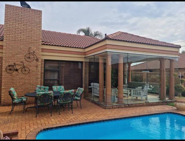 3 BEDROOM HOUSE FOR SALE IN PETERSFIELD